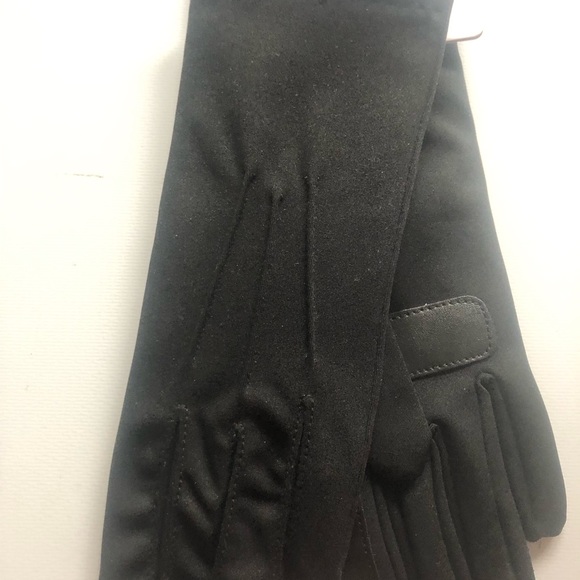 Isotoner women’s Classic Black Gloves - Picture 6 of 8